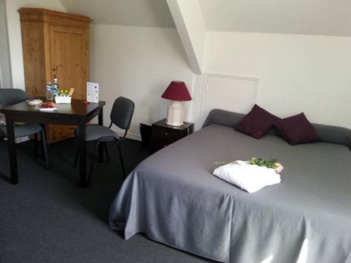 Hotel La Roche Du Marais Omonville-la-Petite Habitación foto
